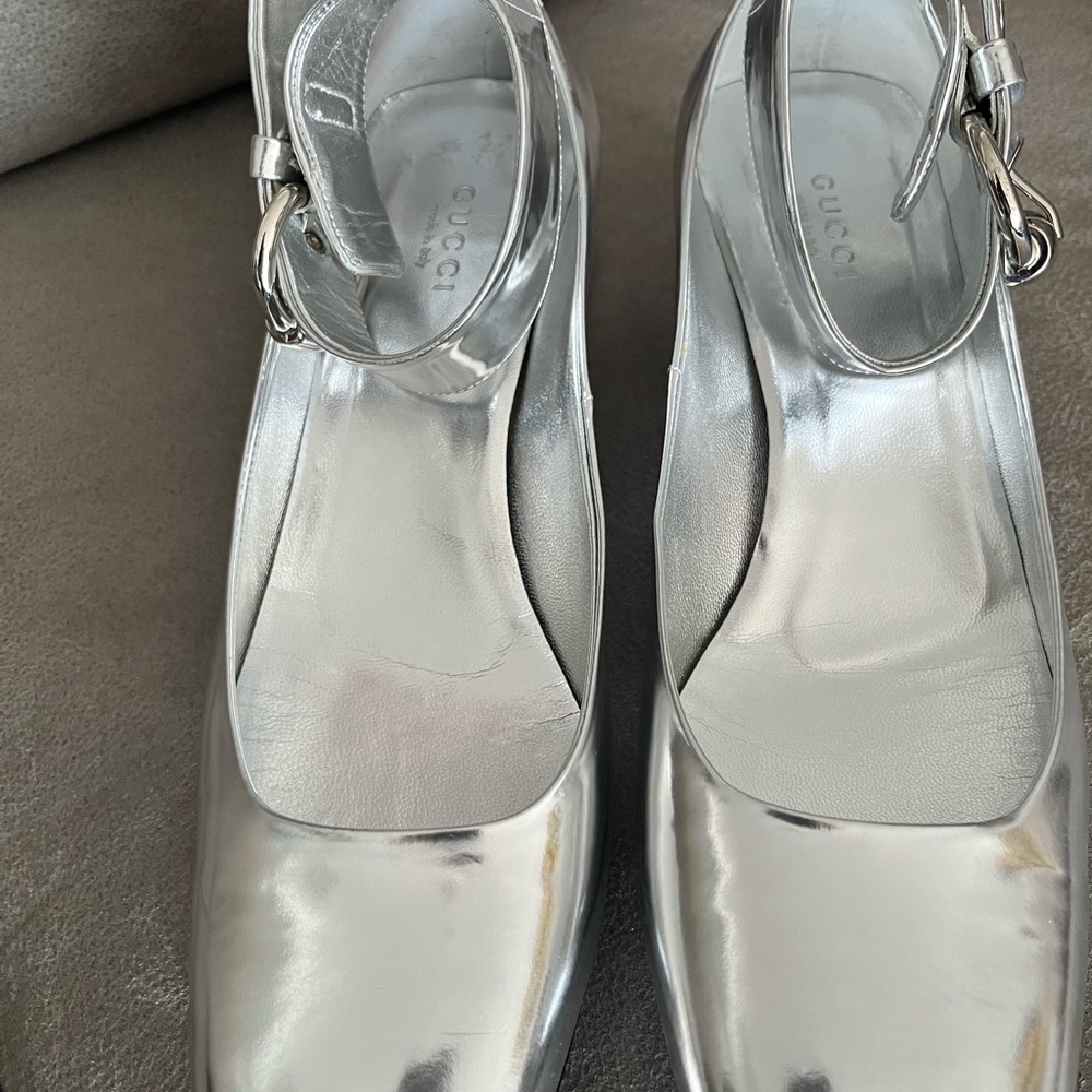 Gorgeous silver authentic Gucci shoes. Worn once. 7 1/2. Bag and box included.